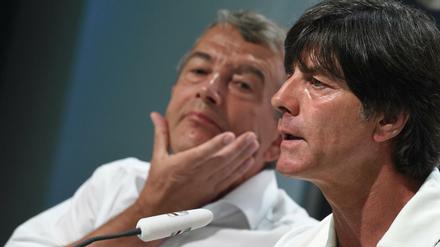 Bundestrainer Joachim Löw (rechts) mit Wolfgang Niersbach 2014 bei der WM in Brasilien.