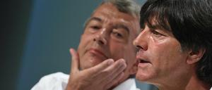Bundestrainer Joachim Löw (rechts) mit Wolfgang Niersbach 2014 bei der WM in Brasilien.