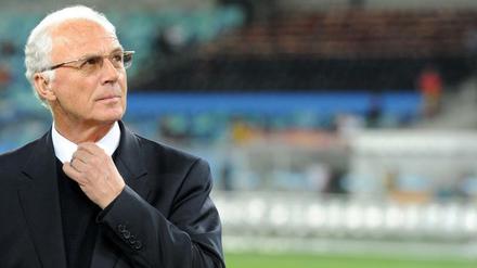 Es wird eng für Franz Beckenbauer in der WM-Affäre.