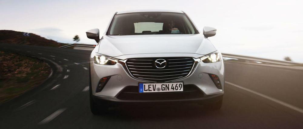 Der erste Mini-SUV von Mazda kommt spät, aber dafür mit überraschenden Details. Der CX-3 ist nicht einfach nur ein geschrumpfter CX-5, sondern basiert auf dem Kleinwagen Mazda 2.