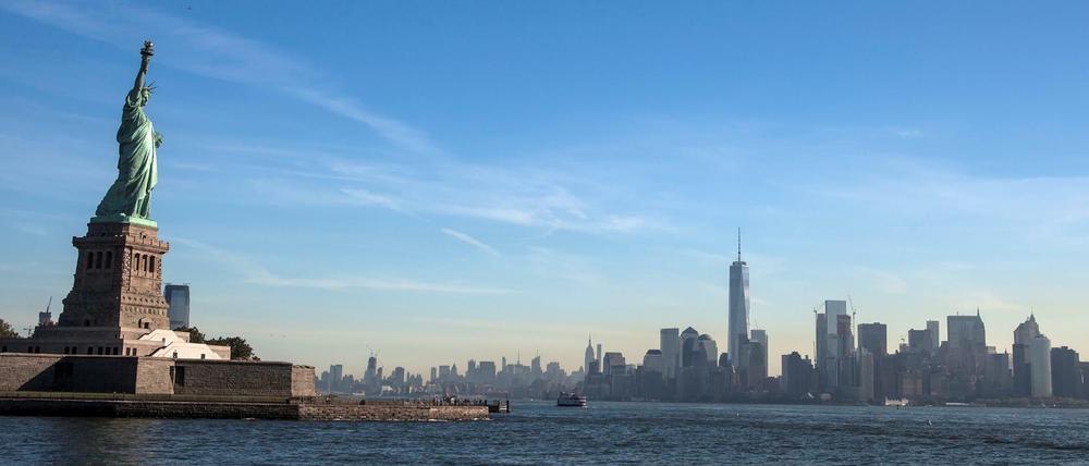 Die Freiheitsstatue vor Manhattan am Morgen - diesen Anblick genossen auch die Kreuzberger Schüler bei Ihrer Reise Anfang Oktober.