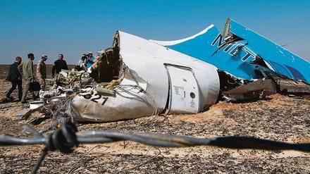 Teil der abgestürzten Maschine. Bereits kurt nach der Tragödie meldete sich der Ableger des "Islamischen Staates" im Sinai zu Wort und behauptete, verantwortlich zu sein.