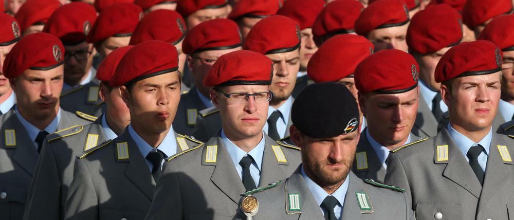 Bundeswehrsoldaten am 20.07.2015 auf dem Paradeplatz im Bendlerblock in Berlin.