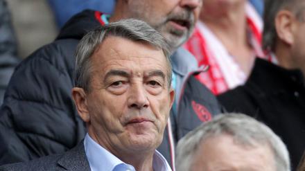 DFB-Präsident Wolfgang Niersbach besuchte am Samstag das Bundesligaspiel in Mainz. Am Montag muss er sich auf einer außerordentlichen Präsidiumssitzung verantworten. 
