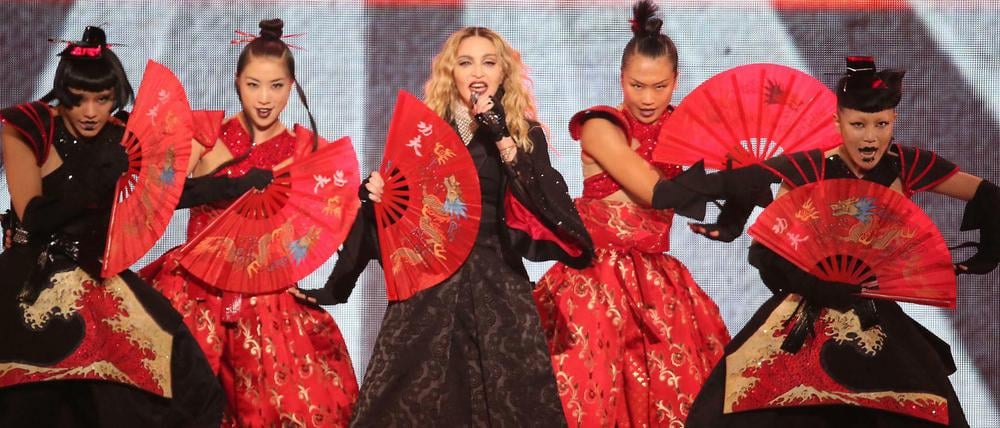 Weit gefächert. Madonna ist zu Gast in Berlin.