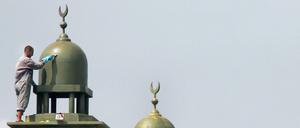 Minarette in Deutschland - hier die Moschee am Görlitzer Bahnhof in Kreuzberg: Für die einen Zeichen des Ankommens, für die andern eins der Fremdheit.