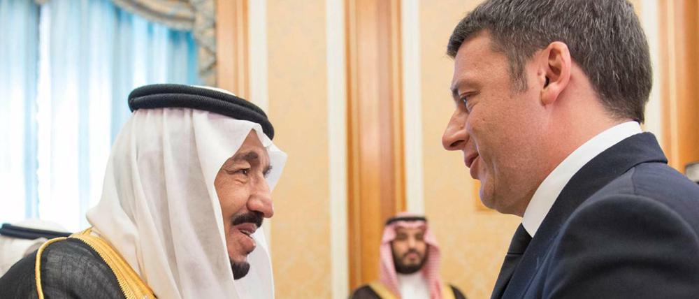 Der saudische König Salman beim Handeschütteln mit dem italienischen Premier Matteo Renzi. Immer wieder hofiert Europa den König.