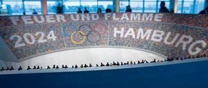 Modell für die olympische Bewegung? Bislang existiert in Hamburg das Olympiastadion nur als Miniatur. Am 29. November stimmt die Bevölkerung ab, ob sich die Stadt wirklich bewirbt. 2017 vergibt das Internationale Olympische Komitee die Spiele 2024. 
