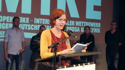 So sehen Sieger aus. Doris Anselm gewann 2014 mit ihrem Text „Die Krieger des Königs Ying Zheng“ den Open Mike. Der Preis hemmte sie bis zur Schreibblockade. 