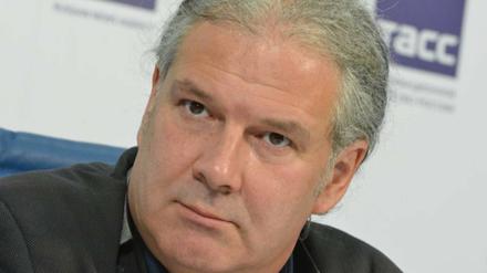 Der Bundestagsabgeordnete Andrej Hunko und seine Fraktion Die Linke traktieren die Bundesregierung seit Jahren immer wieder mit Anfragen zur Entwicklung bei Europol. Immerhin beantwortet die Bundesregierung das meiste. Soviel Glück haben die europäischen Kollegen von Hunko bei der Kommission oft nicht.