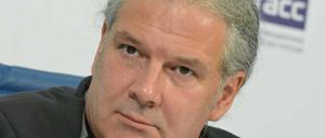 Der Bundestagsabgeordnete Andrej Hunko und seine Fraktion Die Linke traktieren die Bundesregierung seit Jahren immer wieder mit Anfragen zur Entwicklung bei Europol. Immerhin beantwortet die Bundesregierung das meiste. Soviel Glück haben die europäischen Kollegen von Hunko bei der Kommission oft nicht.