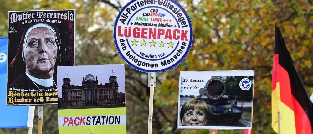 Bei der AfD-Kundgebung am Samstag in Berlin beleidigten die Demonstranten nicht nur Bundeskanzlerin Angela Merkel.