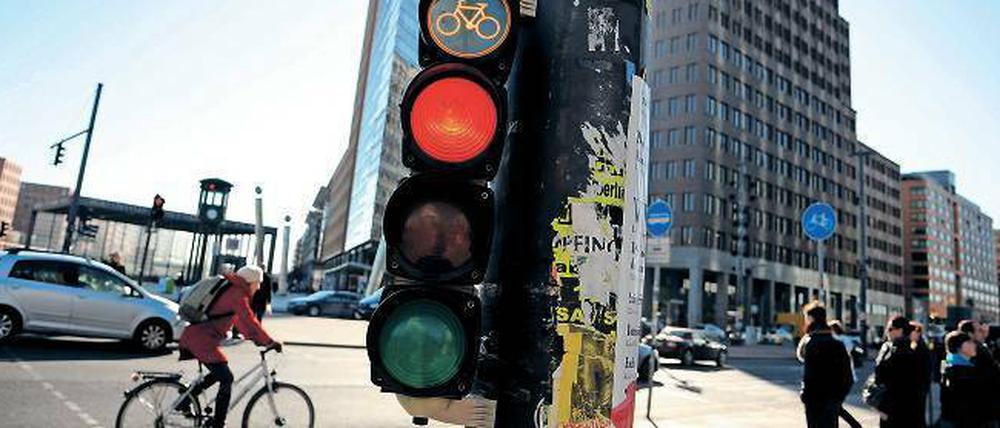 Große Innenstadtkreuzungen eignen sich nicht für den „Idaho-Stop“. Aber vielleicht für einen Radfahrer-Grünpfeil? Grüne und Teile der SPD sind dafür.