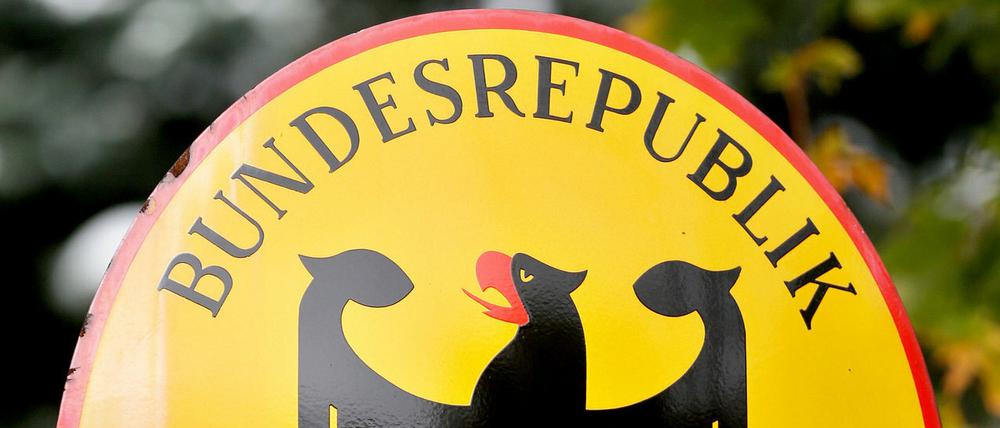 Ein Grenzschild der "Bundesrepublik Deutschland" an der Landesgrenze zu Tschechien.