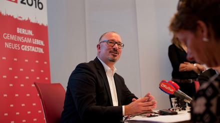 Der Landesvorsitzende der SPD in Berlin, Jan Stöß, spricht am 09.11.2015 in Berlin während einer Pressekonferenz im Kurt-Schumacher-Haus. 