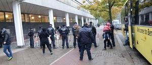 Ankunft in Wilmersdorf. Die Registrierungsstelle in der Bundesallee. 