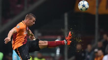 Podolski hat für Gala wieder getroffen, am Ende aber war dennoch Trauer angesagt.