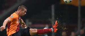 Podolski hat für Gala wieder getroffen, am Ende aber war dennoch Trauer angesagt.