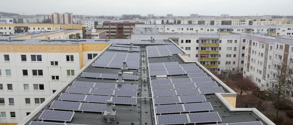 Mehr Energie wagen... Deutschlands größtes Solarstrom-Projekt auf einer zusammenhängenden Wohnanlage in Lichtenberg.