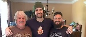 Der Krebskranke Daniel Fleetwood mit zwei Freunden. 