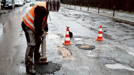 Die Grünen wollen zwar keine neuen Straßen durch Berlin bauen, aber die vorhandenen verstärkt sanieren.