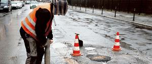 Die Grünen wollen zwar keine neuen Straßen durch Berlin bauen, aber die vorhandenen verstärkt sanieren.