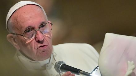 Pope Franziskus spricht in der Kathedrale "Santa Maria del Fiore" im italienischen Florenz.