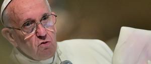 Pope Franziskus spricht in der Kathedrale "Santa Maria del Fiore" im italienischen Florenz.