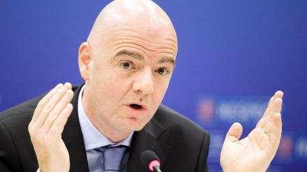 Gianni Infantino bleibt gegenüber Michel Platini loyal.
