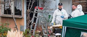 In einer Gartenlaube in Luckenwalde suchte die Polizei nach der Leiche des kleinen Elias.