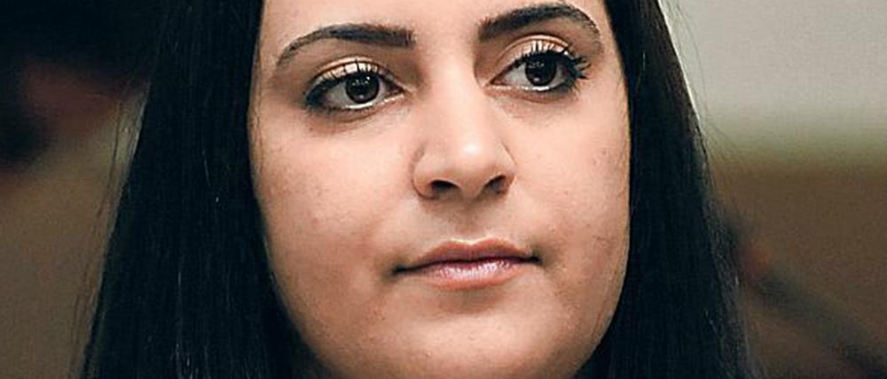 Die Tochter eines der NSU-Mordopfer, Gamze Kubasik, im Gerichtssaal im Oberlandesgericht in München.