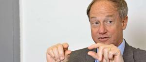 John Bonnell Emerson (61) war vor seiner Ernennung zum US-Botschafter im August 2013 als Wirtschaftsanwalt tätig und beriet Präsident Barack Obama in der Handelspolitik.