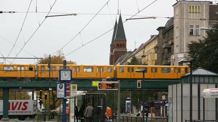 Hier fährt sie noch: An der Schönhauser Allee / Bornholmer Str. in Prenzlauer Berg ist die U2 nicht unterbrochen. Doch ab Senefelderplatz geht nichts mehr.