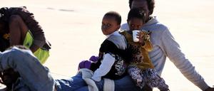 Am falschen Ufer gestrandet. Flüchtlinge, die von der libyschen Küstenwache aufgegriffen wurden.