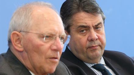 Unpassend fand Sigmar Gabriel (r.) den Vergleich der Flüchtlingskrise mit einer "Lawine" durch Wolfgang Schäuble.