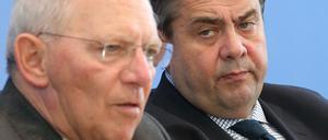Unpassend fand Sigmar Gabriel (r.) den Vergleich der Flüchtlingskrise mit einer "Lawine" durch Wolfgang Schäuble.