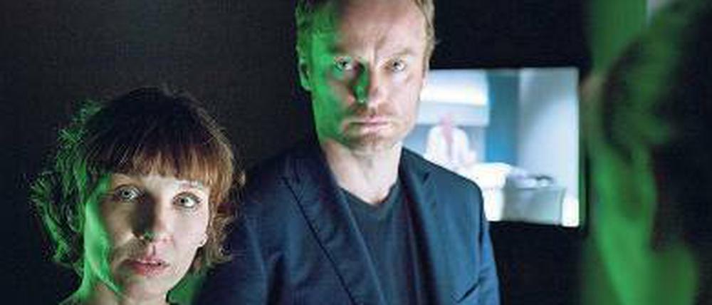 „Ätzend“ heißt der zweite Berliner „Tatort“ mit Meret Becker, 46, und Mark Waschke, 43. Als Kommissare Nina Rubin und Robert Karow müssen sie darin einen Säuremord aufklären – und sich als Team noch finden. In der ARD am Sonntag um 20 Uhr 30. 