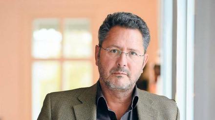 Sascha Arango ist Autor von Erzählungen, Hörspielen, Theaterstücken und Drehbüchern für Film und Fernsehen, so für den nächsten Kieler „Tatort“ am 1. Januar 2016 in der AR