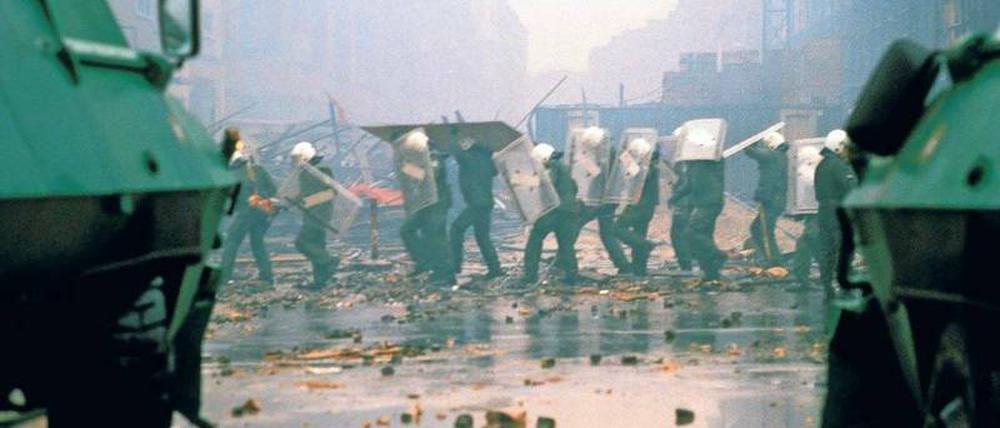Im November 1990 glich die Mainzer Straße in Friedrichshain einem Schlachtfeld.