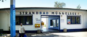 Das Strandbad Müggelsee am Fürstenwalder Damm, das seit Jahren vor sich hin rottet, erhält nun vier Millionen Euro.