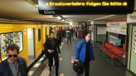 Dauerbaustelle. Immer wieder müssen U2-Fahrgäste umsteigen.