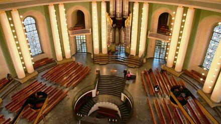 Status quo. Die Kathedrale mit der Bodenöffnung in der Mitte.