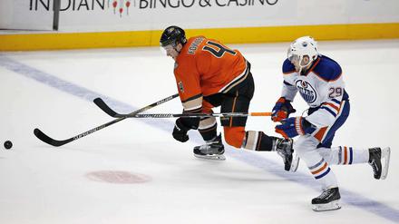 Er trifft und trifft... Leo Draisaitl (rechts) in der NHL.