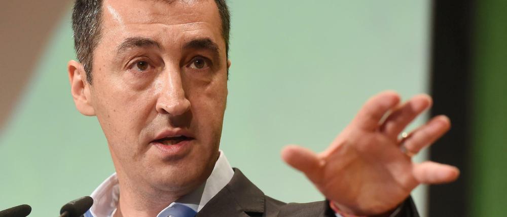 Cem Özdemir, Bundesvorsitzender der Grünen, spricht am 10.10.2015 beim Landesparteitag der baden-württembergischen Grünen in Pforzheim (Baden-Württemberg).