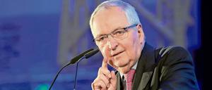 Klaus Töpfer (CDU) hat es geschafft, in der Politik und der Wissenschaft Erfolg zu haben, lobte Forschungsministerin Johanna Wanka (CDU). 
