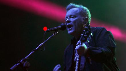 Bernard Sumner, Frontmann von New Order