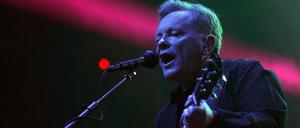 Bernard Sumner, Frontmann von New Order