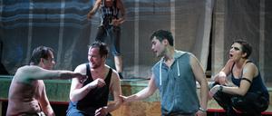 Immer aktuell. Szene aus der "Kriegerin", der jüngsten Produktion des Grips-Theaters.