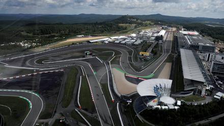 Die Luftaufnahme zeigt den Nürburgring in Nürburg (Gemeinde Adenau).