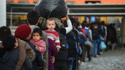 Flüchtlinge an der serbischen Grenze: demnächst soll für sie in der Türkei Endstation sein. Bezahlen soll das auch die EU.